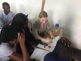 In kleinen Arbeitsgruppen werden gemeinsam Forschungsprojekte geplant. In kleinen Arbeitsgruppen werden gemeinsam Forschungsprojekte geplant.