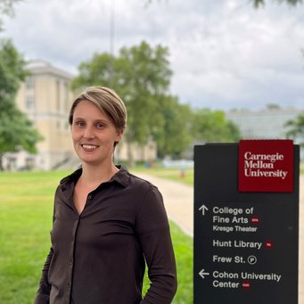 Franziska Bröker auf dem Campus der Carnegie Mellon University in Pittsburgh Franziska Bröker auf dem Campus der Carnegie Mellon University in Pittsburgh