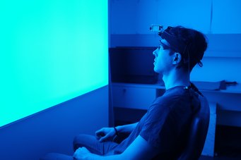 Momentaufnahme aus dem Laborexperiment mit mobilem Eye-Tracker Momentaufnahme aus dem Laborexperiment mit mobilem Eye-Tracker