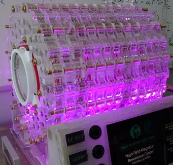 Simplified model of the low-field magnetic resonance tomograph as it will be presented at the 73rd Lindau Nobel Laureate Meeting on July 5. Simplified model of the low-field magnetic resonance tomograph as it will be presented at the 73rd Lindau Nobel Laureate Meeting on July 5.