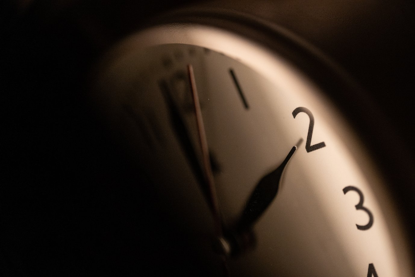 With the start of summer time, clocks in all EU countries spring forward from 2:00 AM to 3:00 AM during the night from Saturday to Sunday. This means mornings stay darker for longer, while evenings stay brighter later.