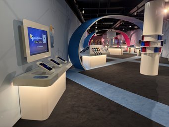 Young people aged 12 and older can try out the “Brain Explorer” app on the exhibition ship MS Wissenschaft. Exhibition booth "Brain Explorer"