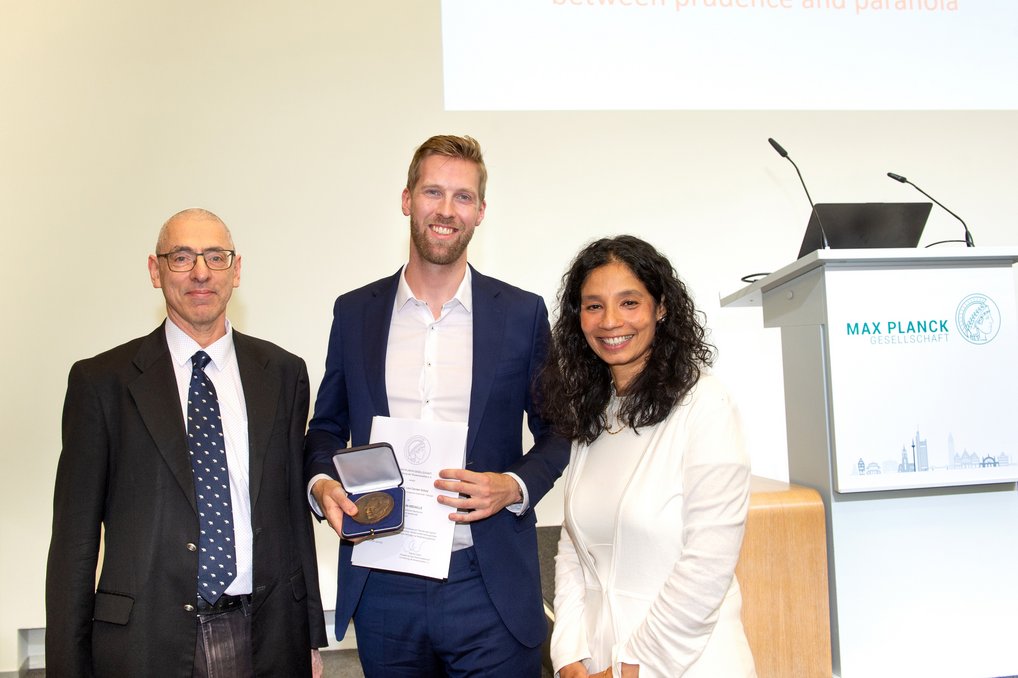 Lion Schulz Receives Otto Hahn Medal 