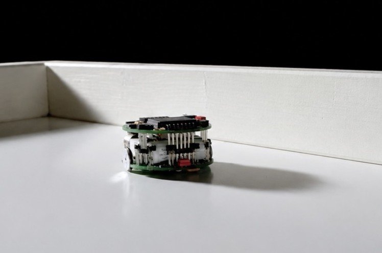 A simple mini roboter on a white surface