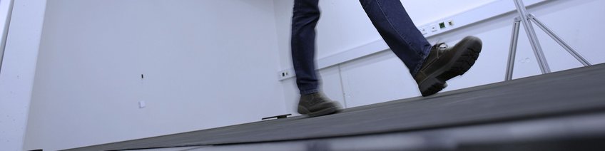 Lineares Laufband Person auf dem Linearen Laufband